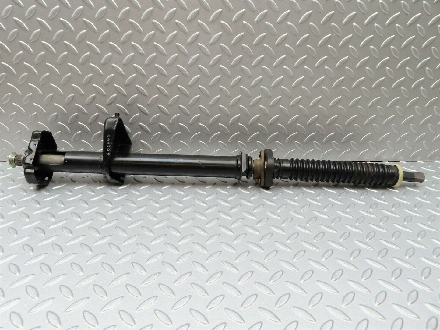 3725 Mercedes-Benz S123 200T Wagon Steering Column
