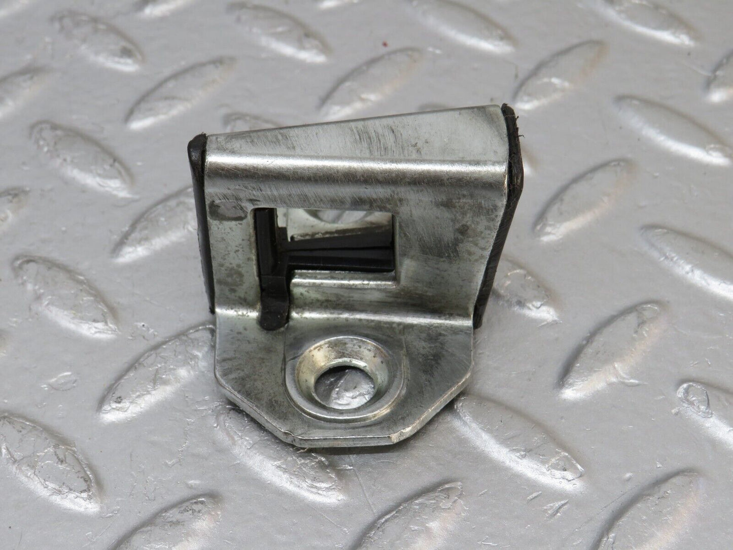 33374 Mercedes-Benz W202 C180 Door Lock Latch