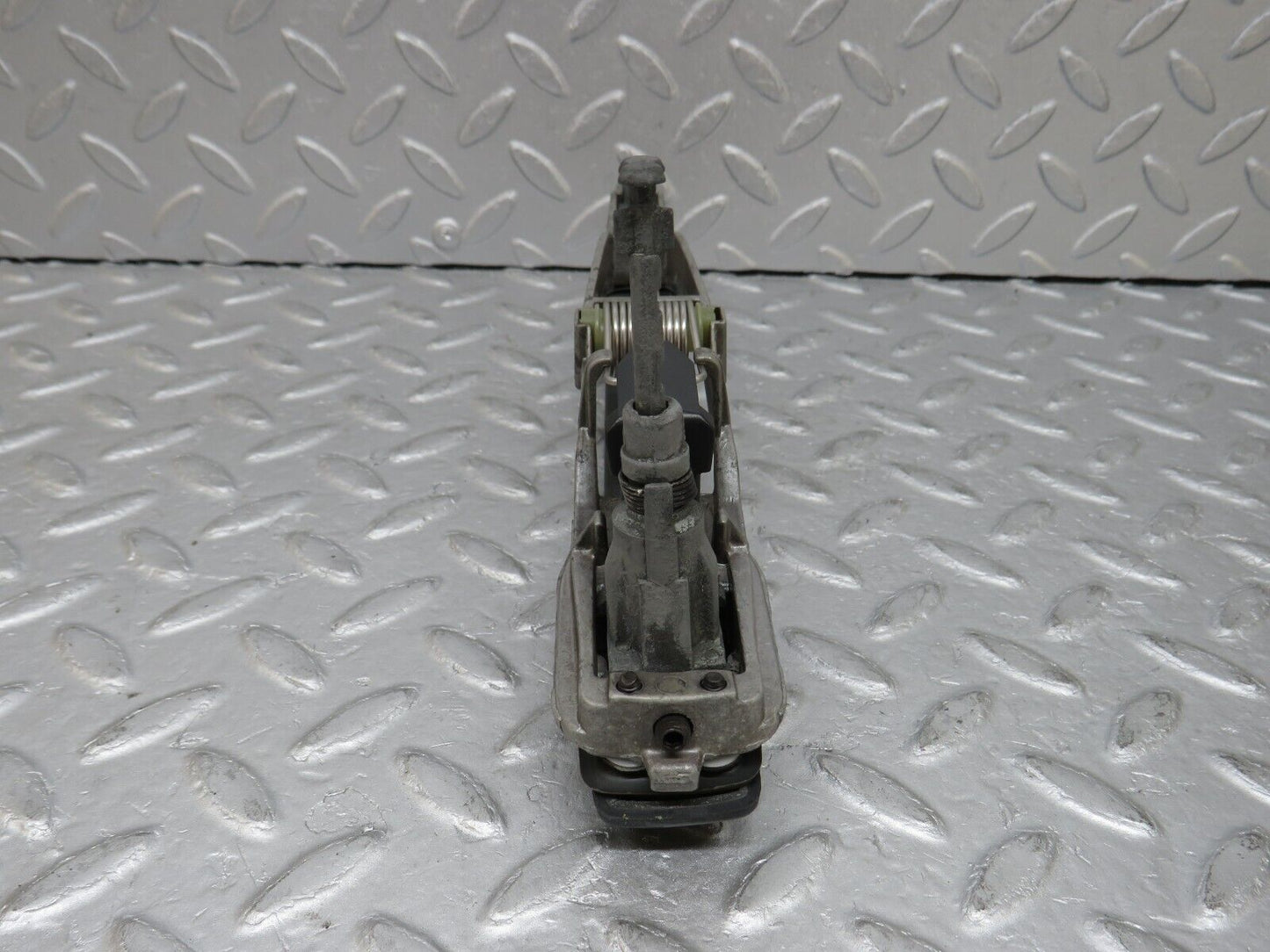 36642 Mercedes-Benz W201 190E Exterior Door Handle Front Left No Key