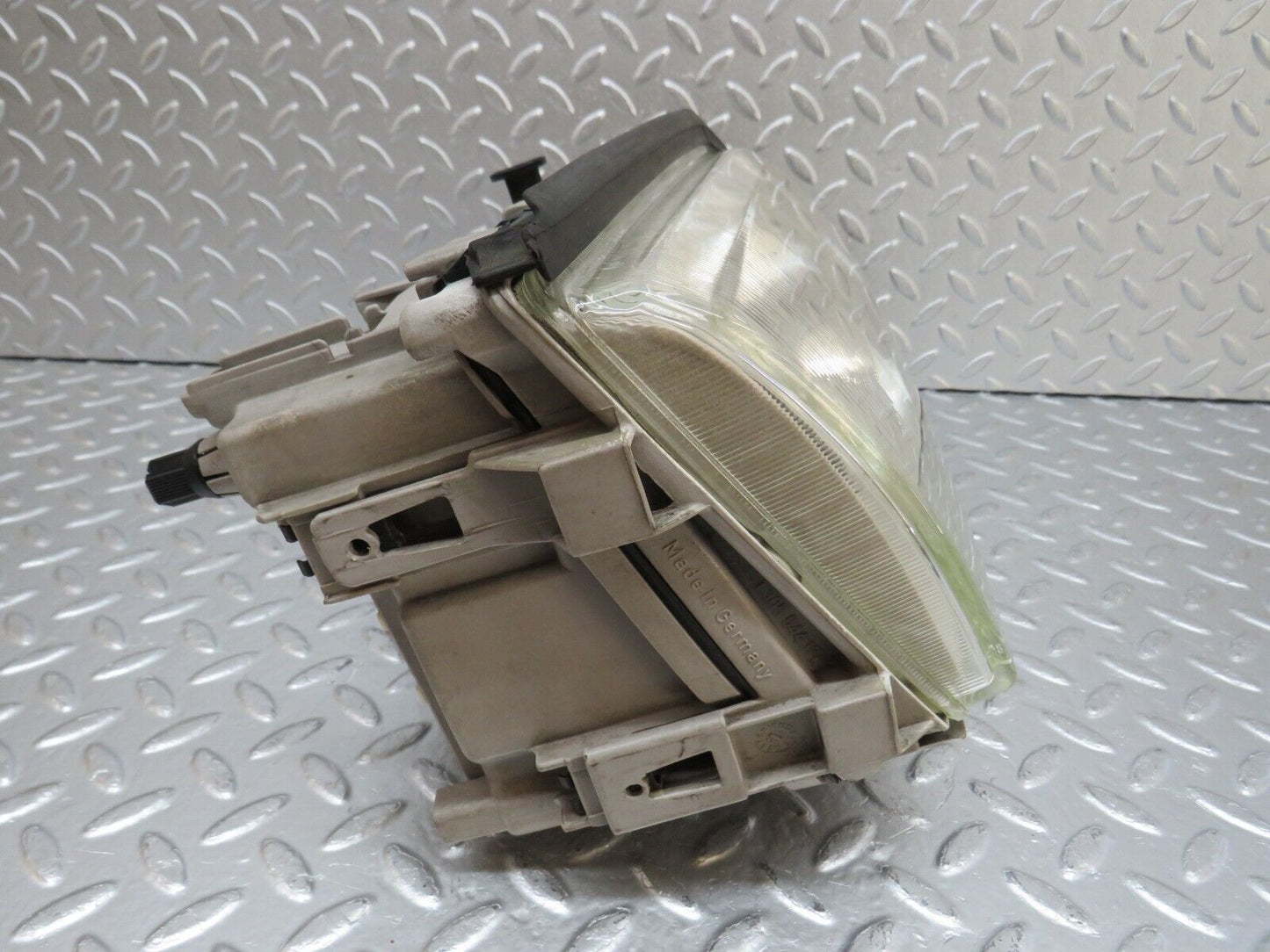 33224 Mercedes-Benz W202 C180 Headlight Bosch Right Side 0301036406 1305230153