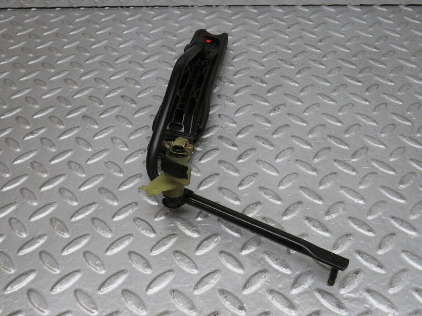 29333 Mercedes-Benz W124 230E Accelerator Pedal With Rubber 1233010082