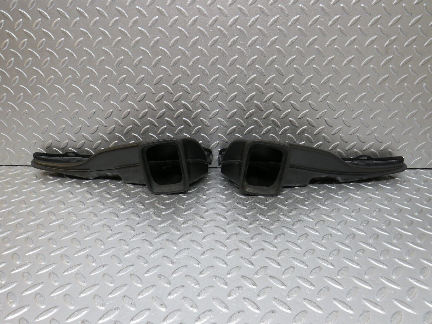 34437 Mercedes-Benz C126 380SEC Coupe Dashboard Air Vent Duct Pair 1268300219