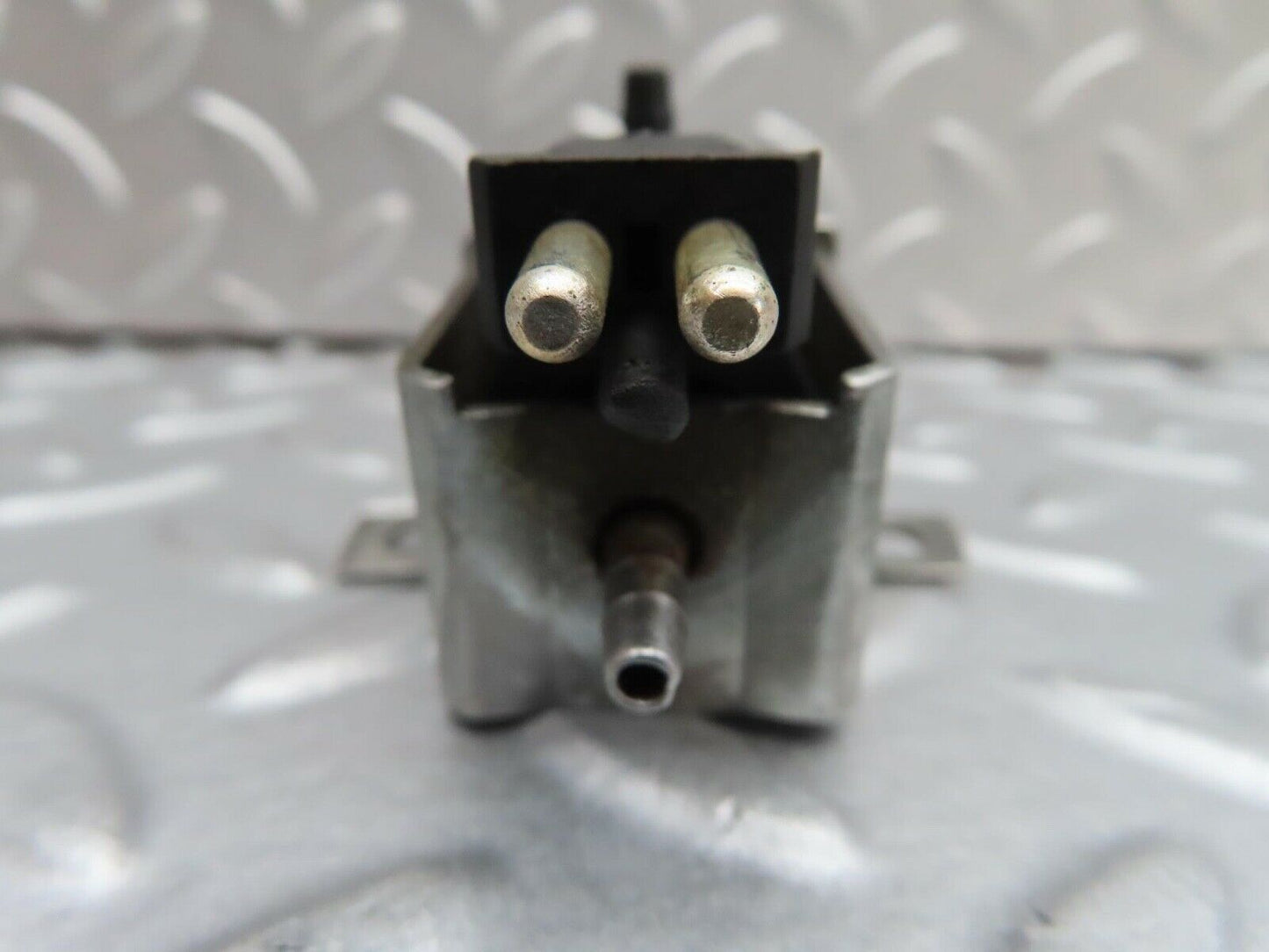 16123 Mercedes-Benz W123 280E Vacuum Solenoid 0015406897