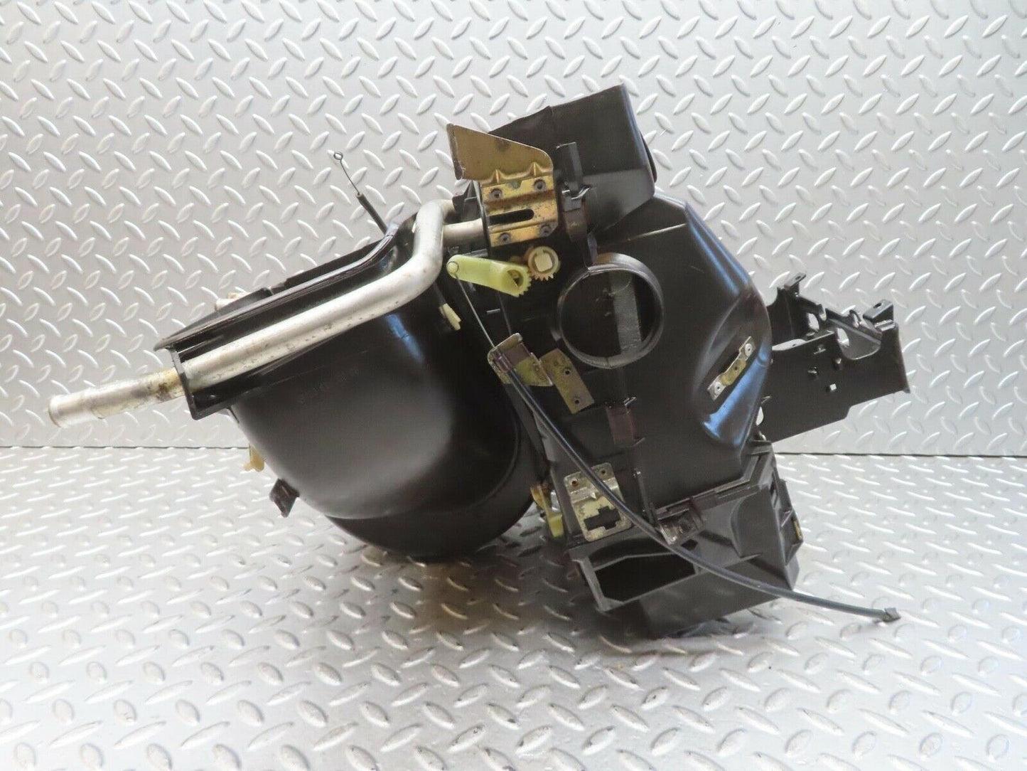 13666 Mercedes-Benz W123 200 Heater Box Blower Housing Behr 1238300008