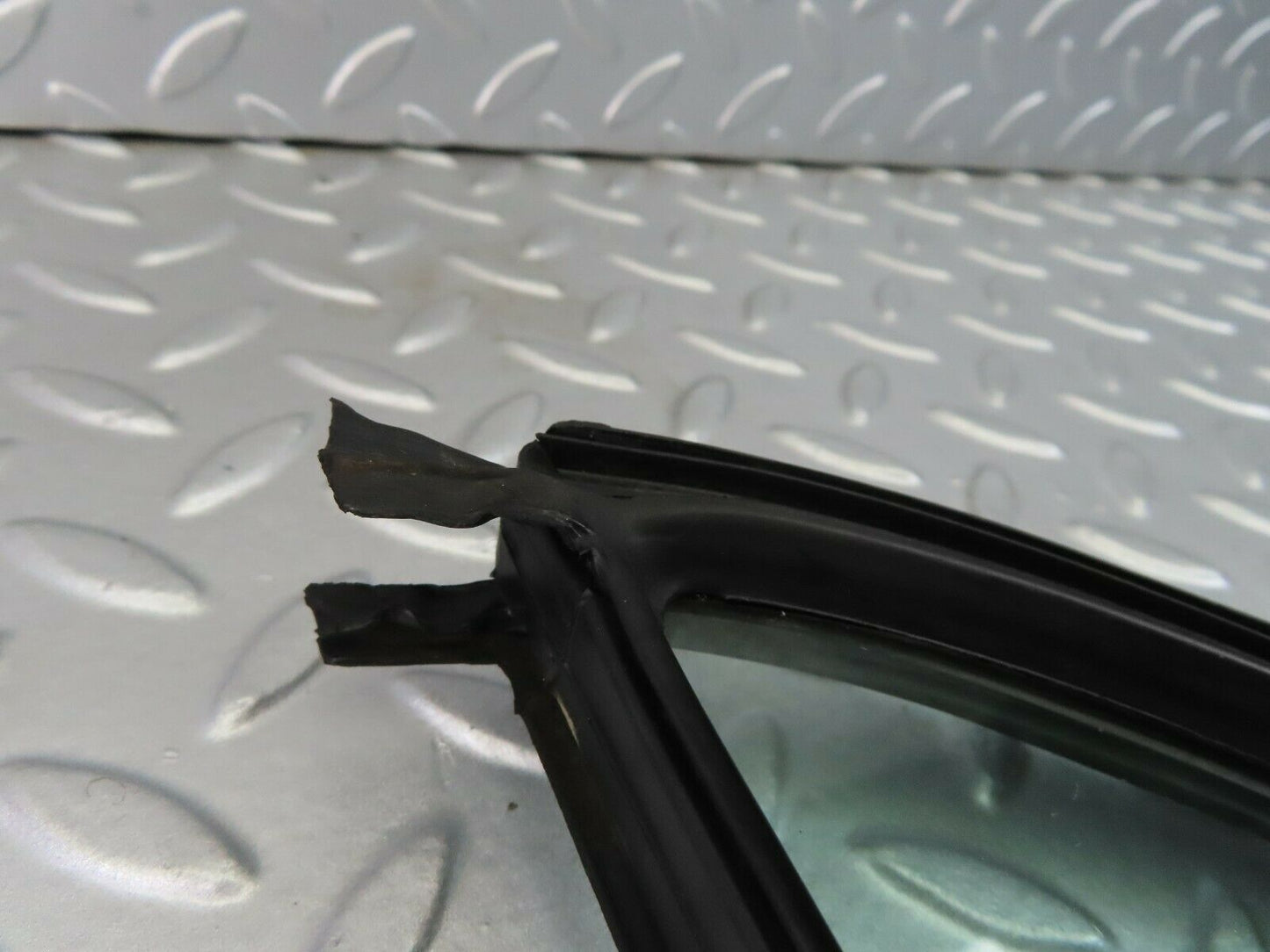 7257 Mercedes-Benz W116 450SE Rear Right Quarter Window