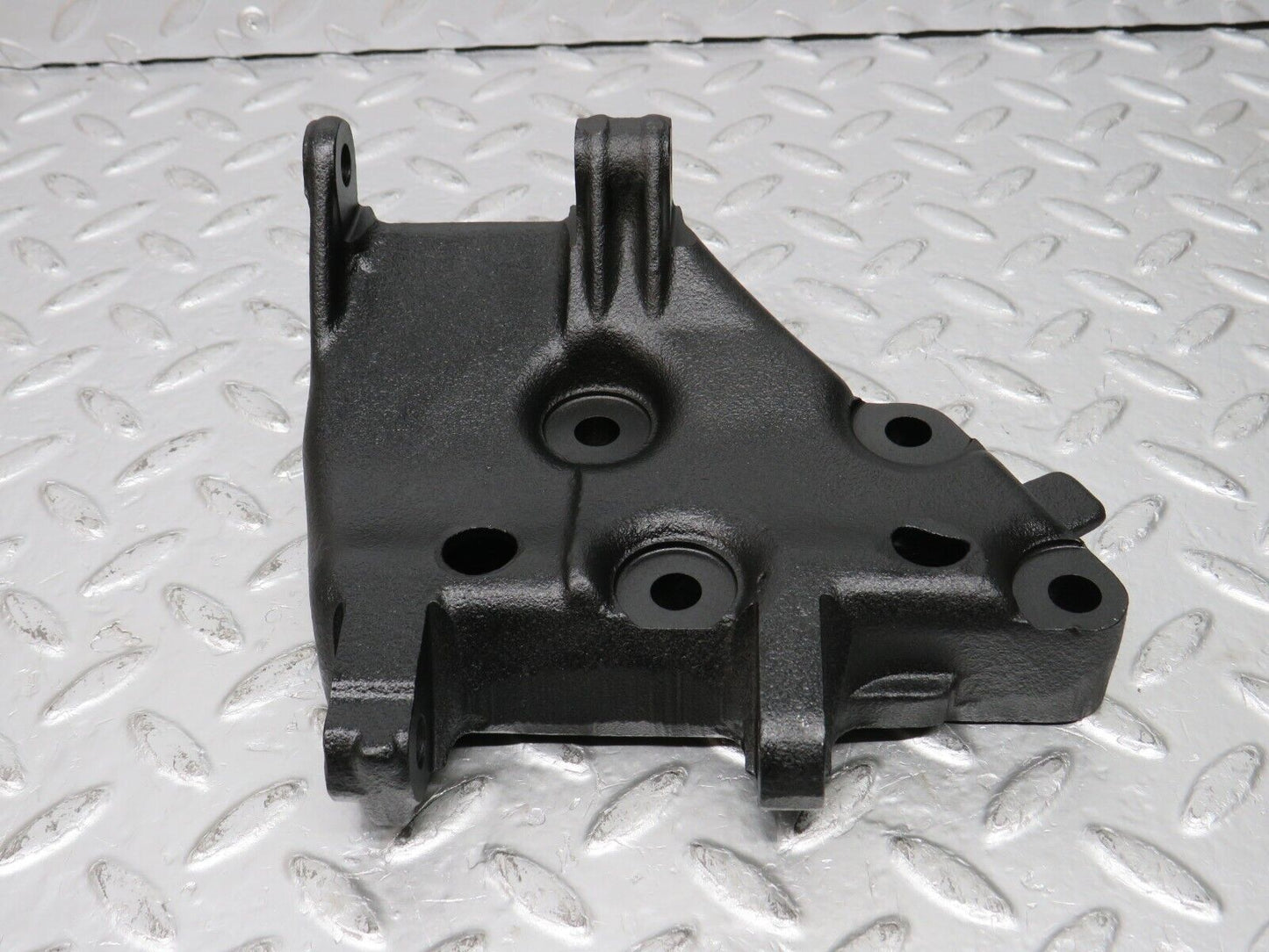31118 Mercedes-Benz W123 200D Alternator Generator Bracket 1151550935