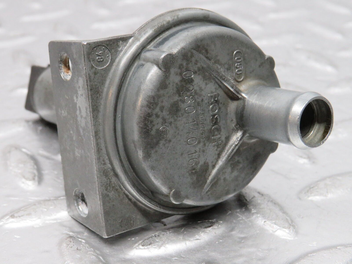 30749 Mercedes-Benz W201 190E Auxiliary Air Valve Bosch 0280140161
