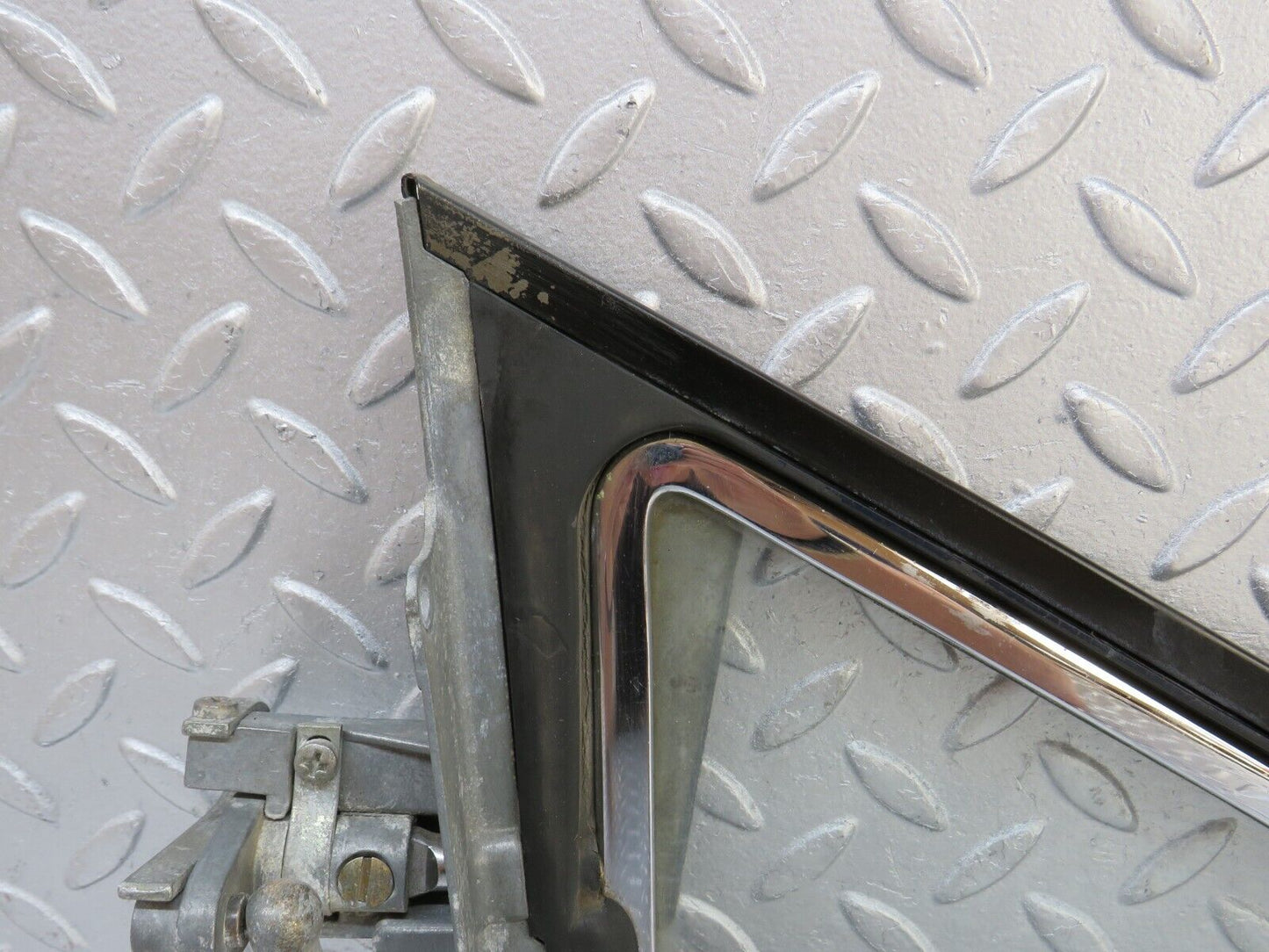 35944 Mercedes-Benz W108 Front Right Quarter Window