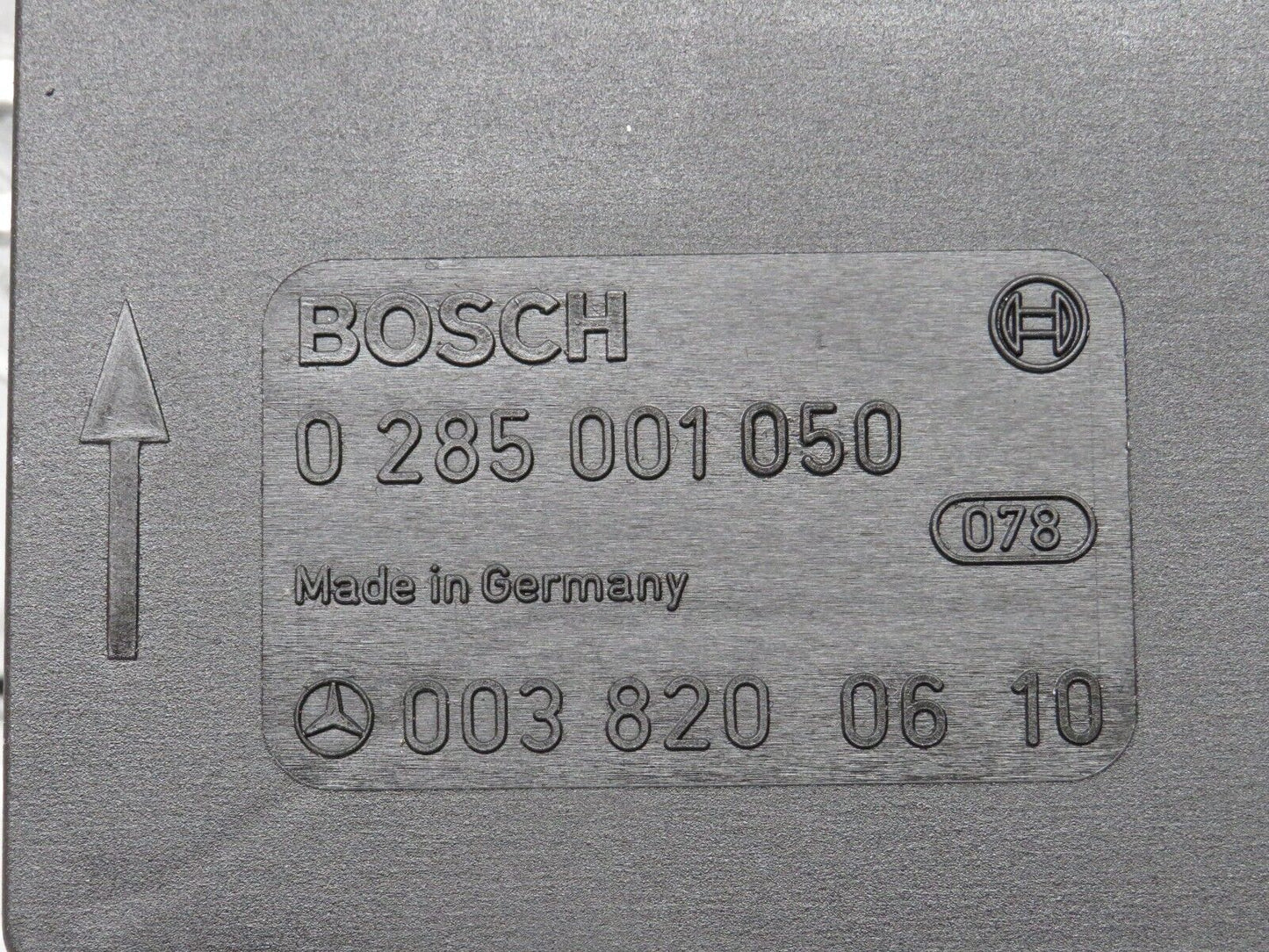 39100 Mercedes-Benz R107 500SL Crash Sensor Bosch 0038200610 0285001050