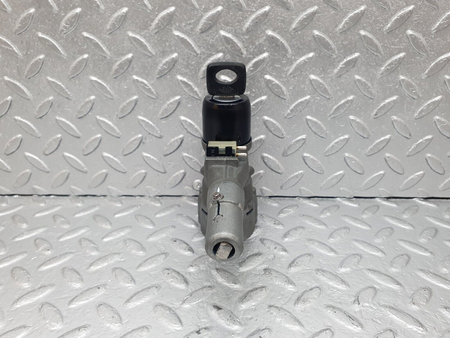 43644 Mercedes-Benz C126 380SEC Coupe Steering Lock Ignition Switch With Key