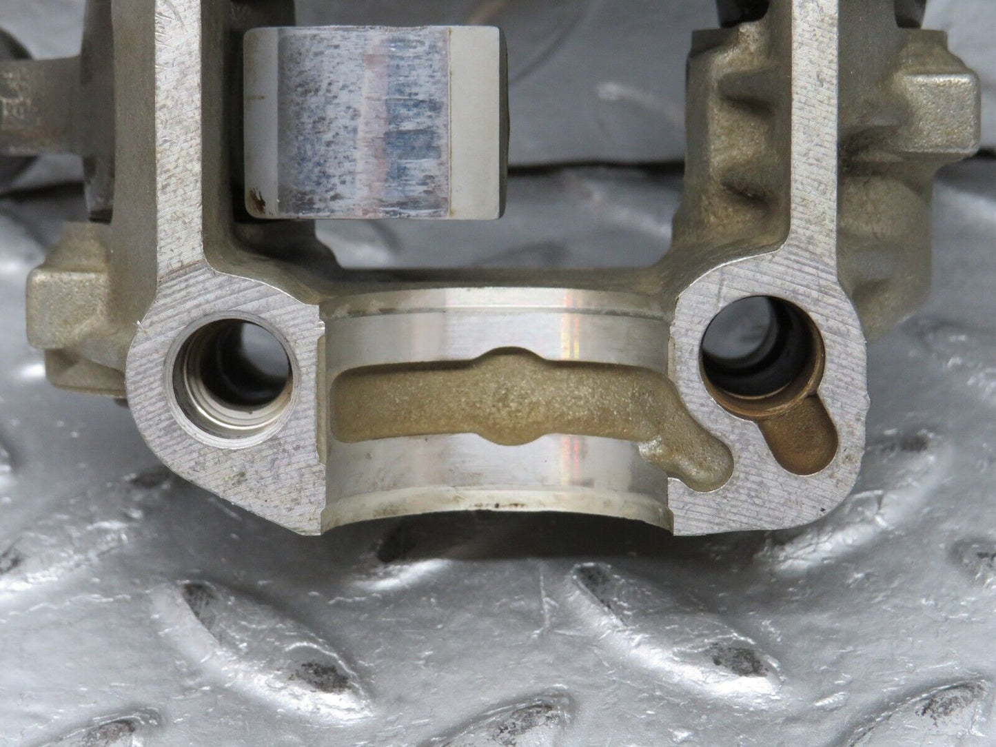 32621 Mercedes-Benz S124 300TE Rocker Arms Camshaft Bearing Block 1030510610