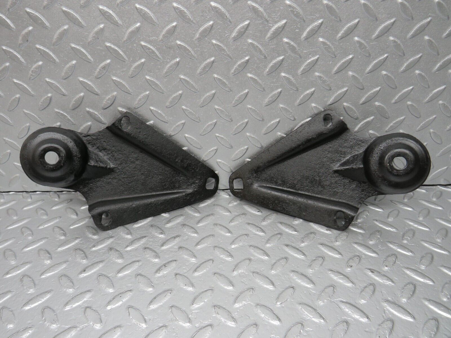 40377 Mercedes-Benz W110 230 Rear Suspension Axle Mounting Bracket