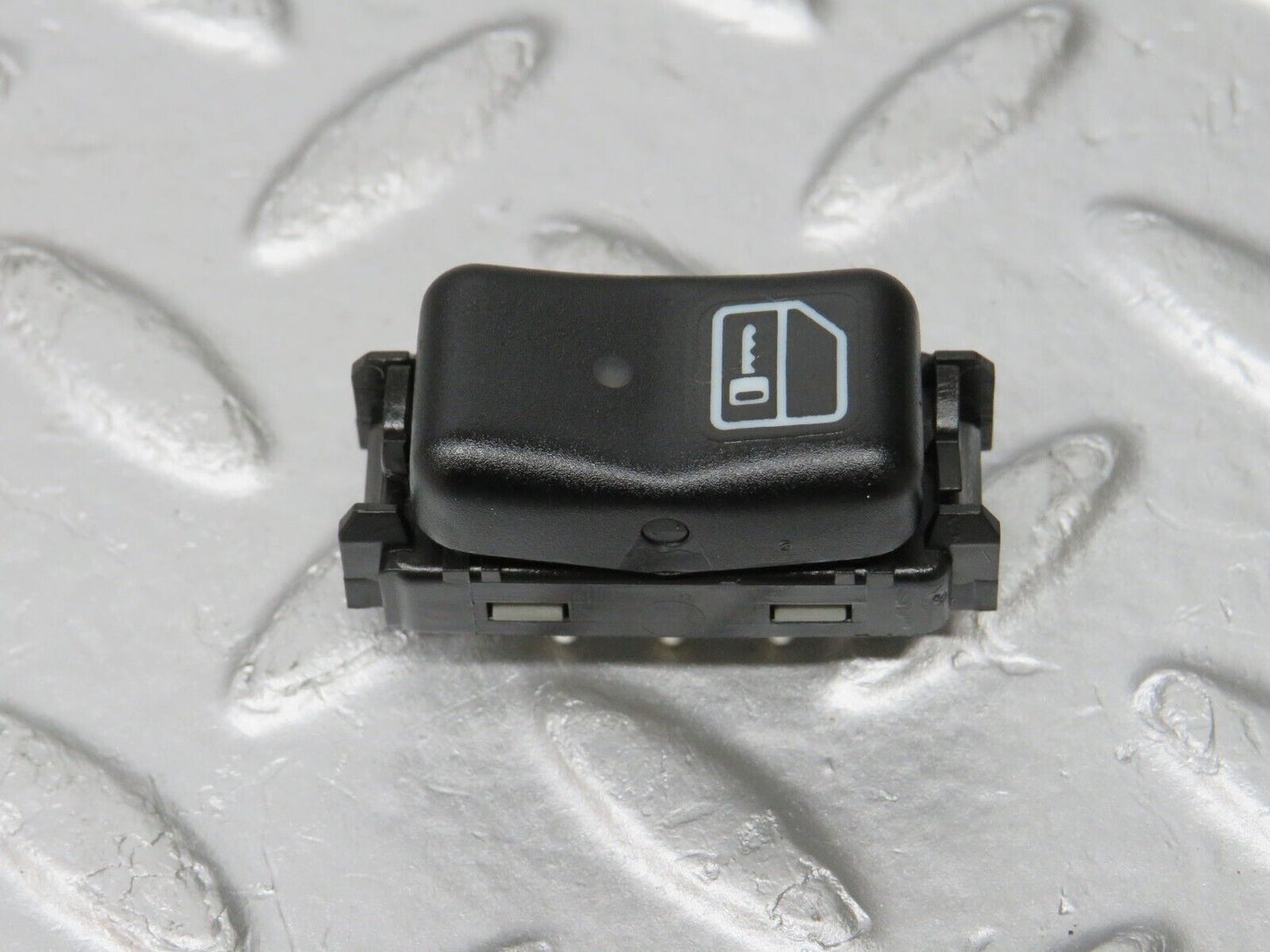 33332 Mercedes-Benz W202 C180 Central Locking Switch 2028204010