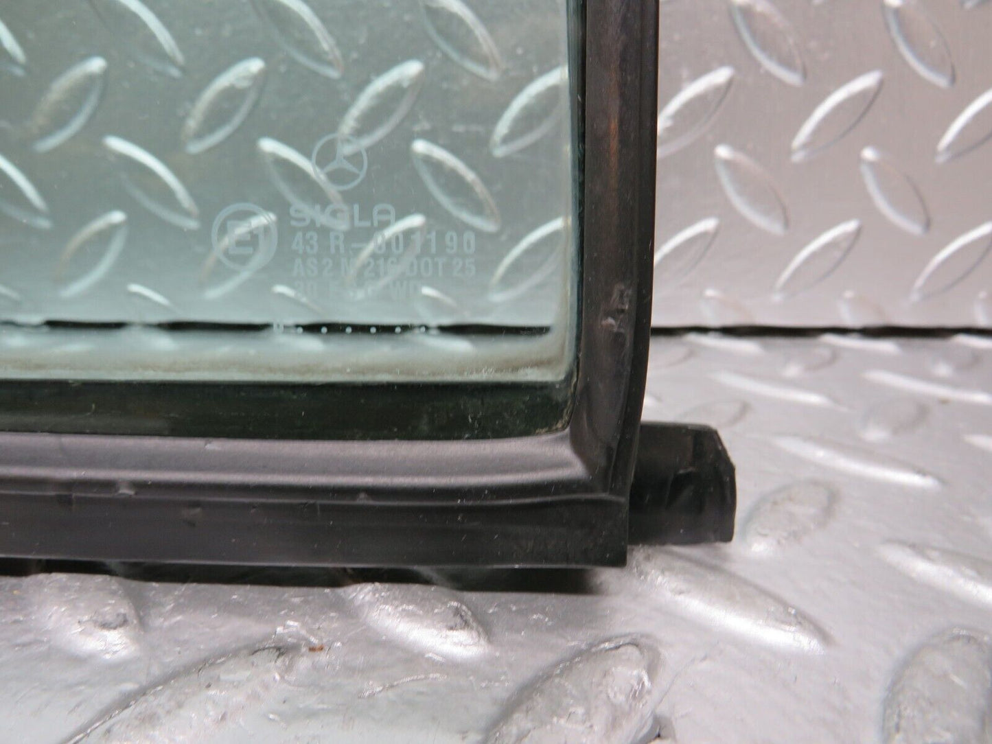 25130 Mercedes-Benz W201 190D Rear Right Quarter Window Glass 2017350624