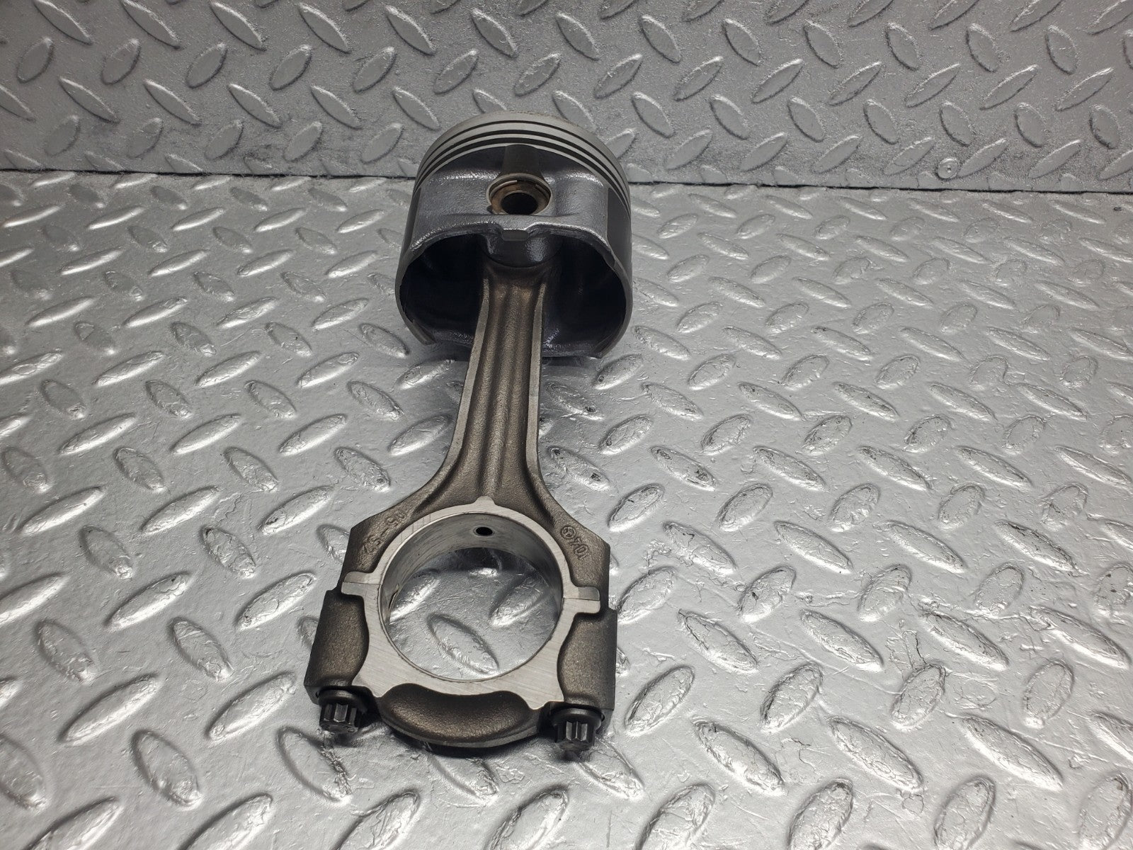 W124 Wagon piston with connecting rod used OEM