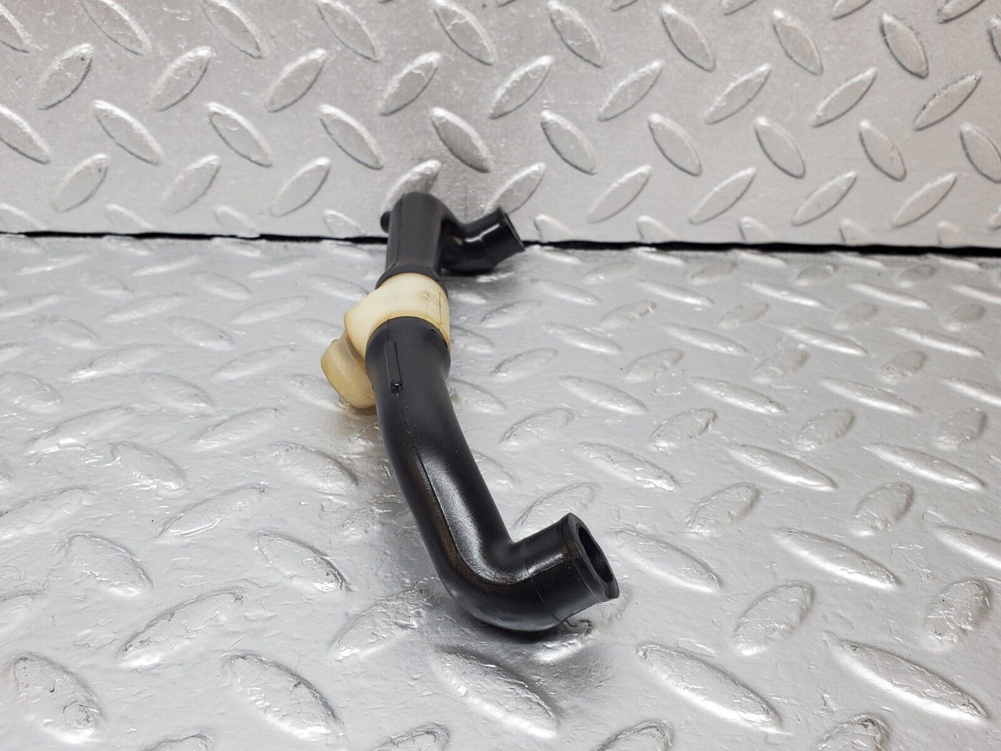 44453 Mercedes-Benz W123 280E Air Intake Pipe 1100946082 1100944582