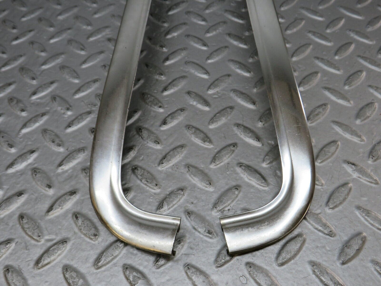 36311 Mercedes-Benz W126 420SE Front Windscreen Top Chrome Frame Trim