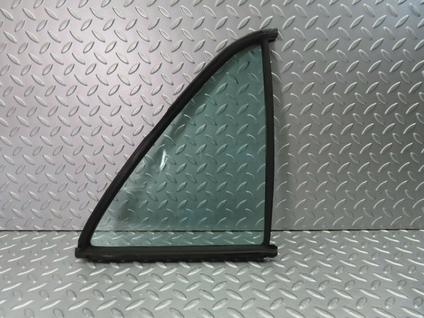 10778 Mercedes-Benz W123 230E Rear Right Quarter Window Glass 1237350224