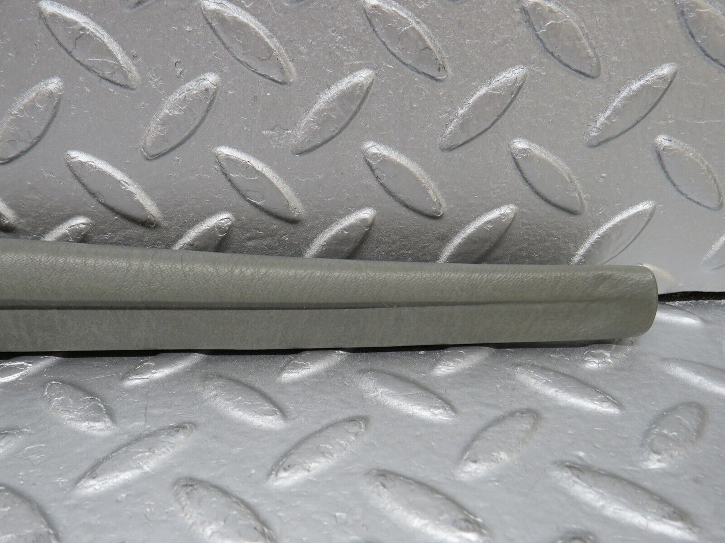 35971 Mercedes-Benz W126 420SE Front Right Door Panel Cover Grey