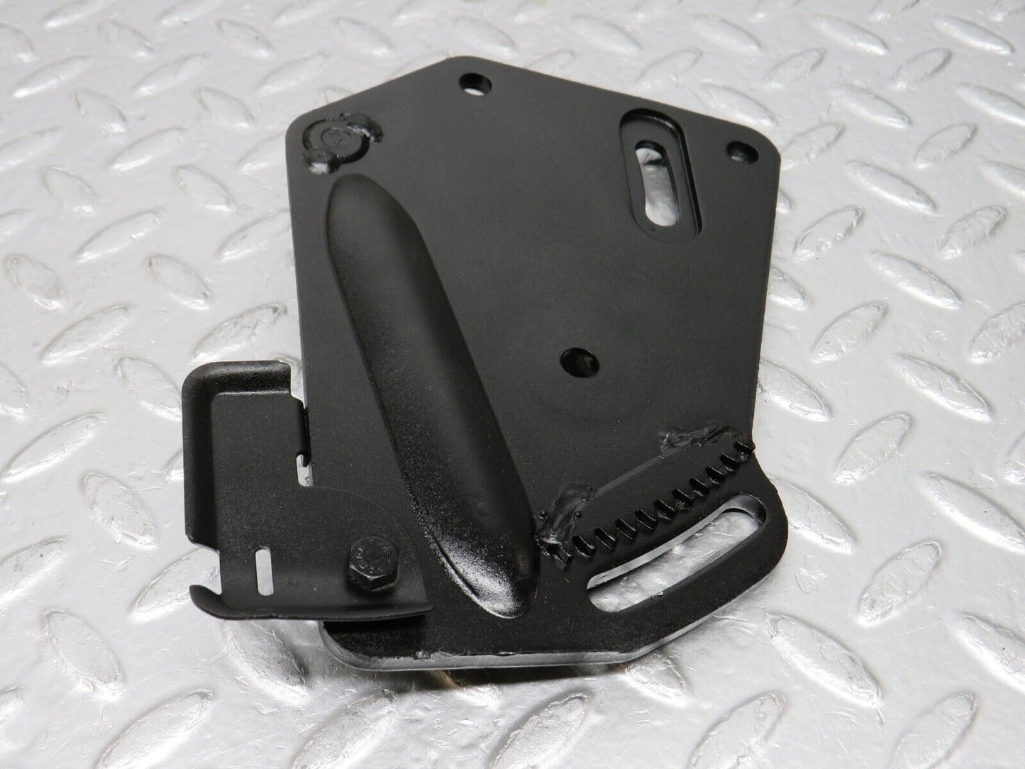 32945 Mercedes-Benz C107 R107 450 V8 Power Steering Pump Bracket