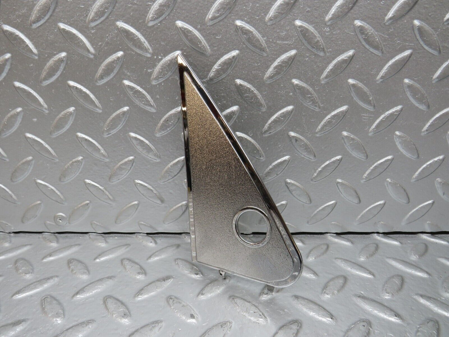 30997 Mercedes-Benz W123 200D Mirror Triangle Cover Left 1237250711