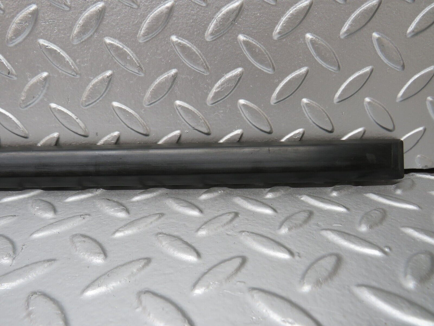30788 Mercedes-Benz W201 190E 2.0L Front Right Door Centre Moulding Trim