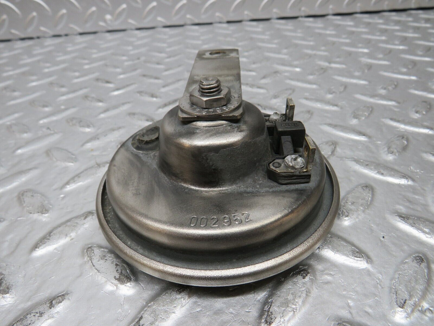30617 Mercedes-Benz W201 190E 2.0L Horn Hella 002952