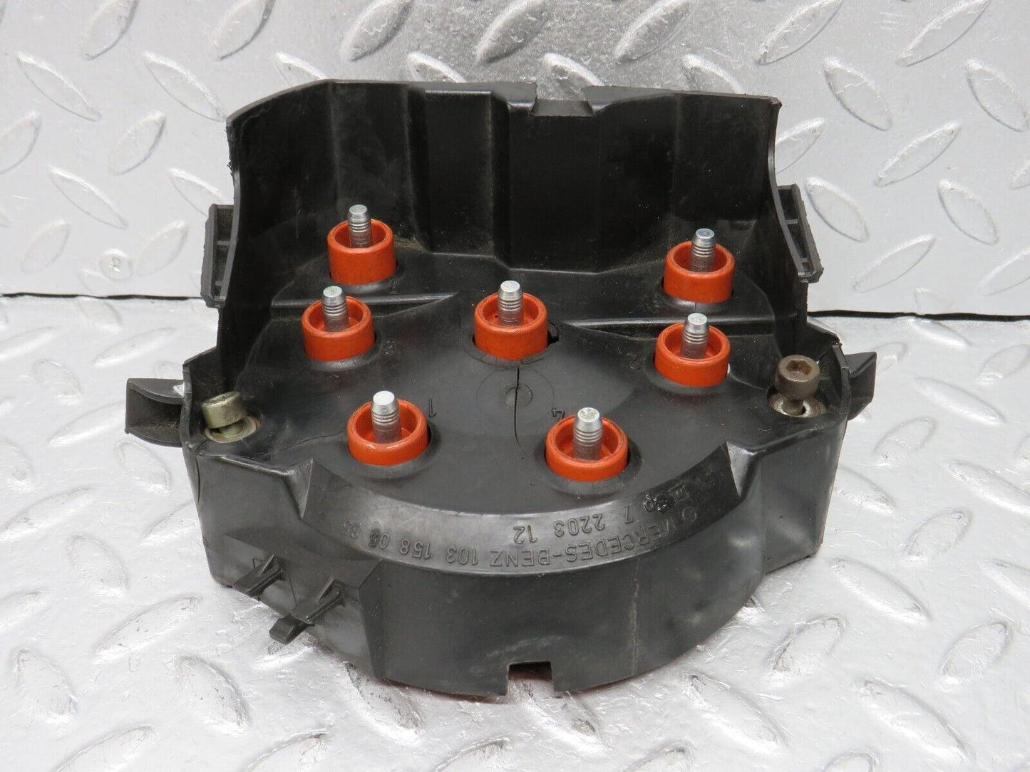 38900 Mercedes-Benz W201 190E Ignition Distributor Bosch 1031580585 1235522384