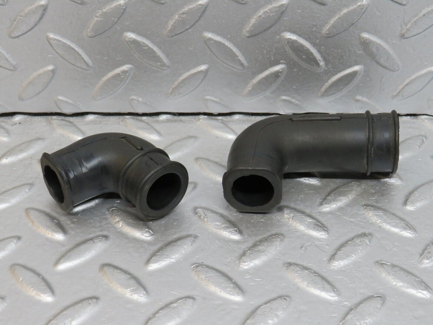 38119 Mercedes-Benz A124 320E Cabriolet Air Pump Hoses 1041411283 1041411383