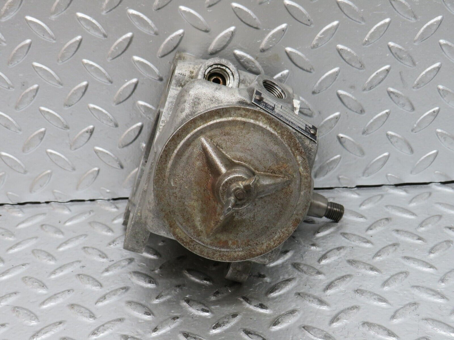 28121 Mercedes-Benz W123 280E Power Steering Pump 1164602480 7672900424