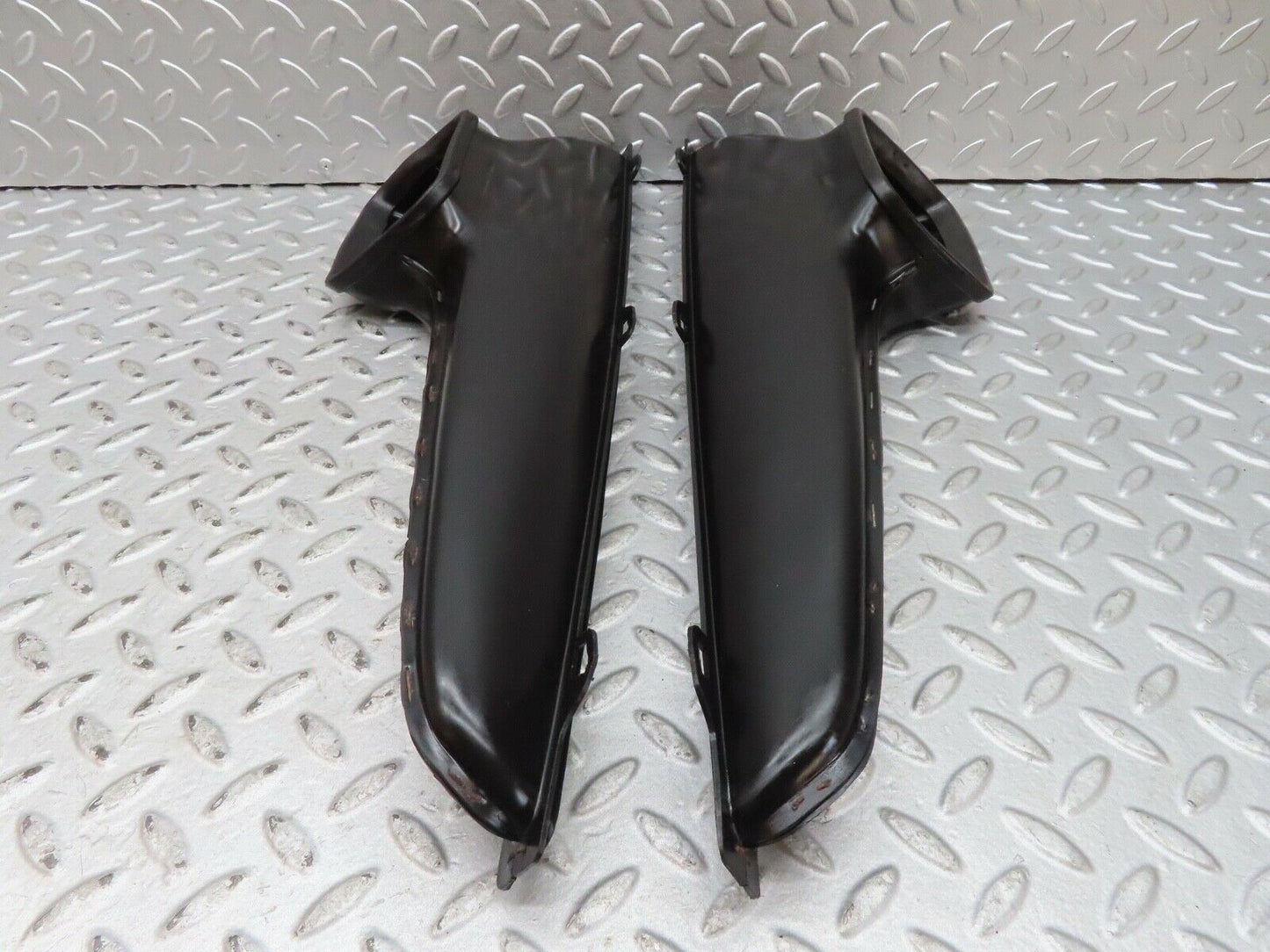 17619 Mercedes-Benz W116 450SEL Dashboard Air Vent Duct Pair 1168300319