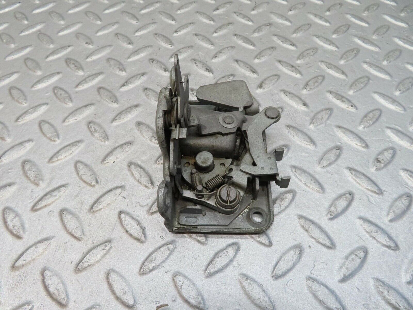 12350 Mercedes-Benz W108 280SE 3.5 Front Left Door Lock Mechanism