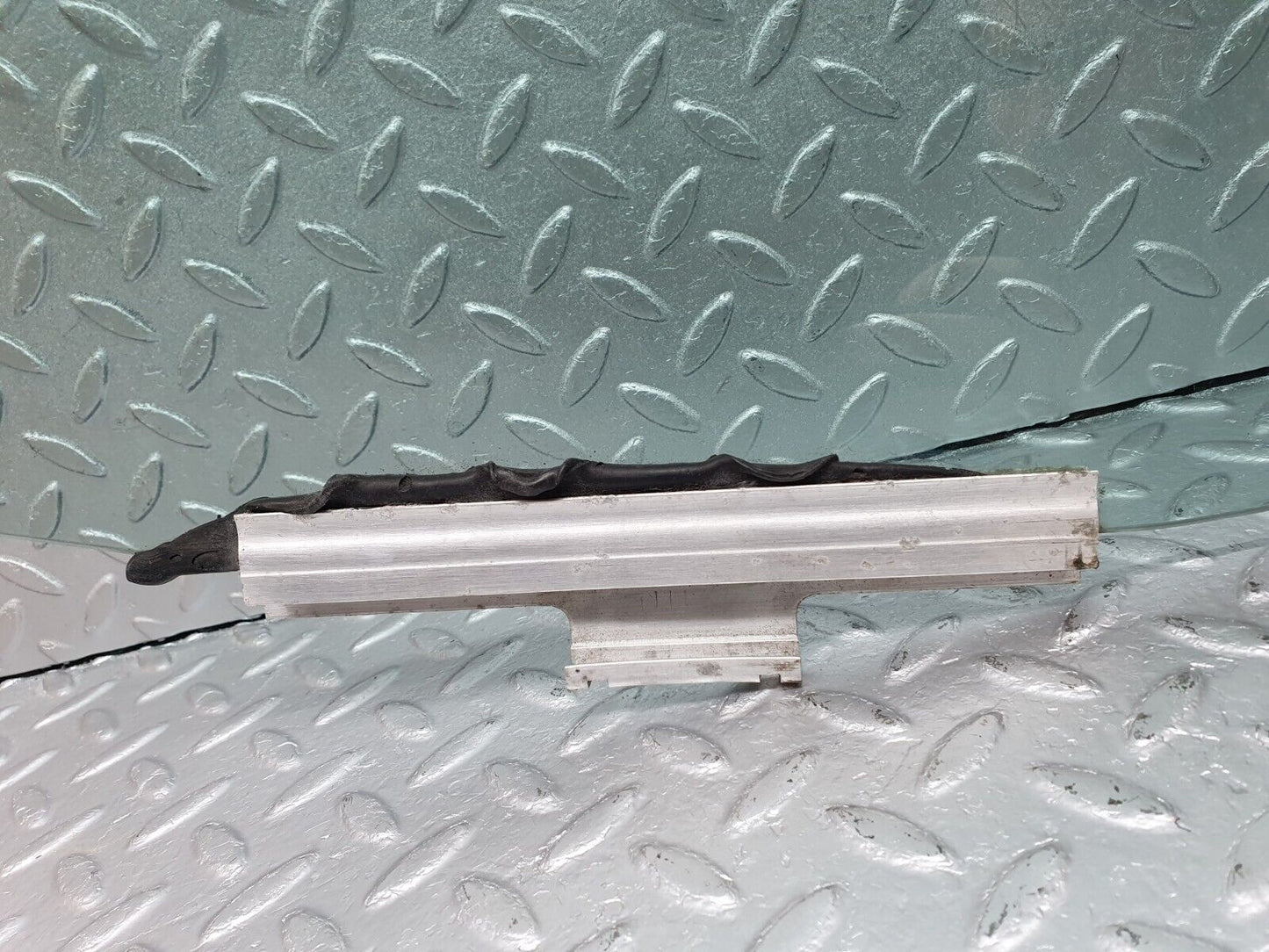 41406 Mercedes-Benz W124 200E Rear Left Door Window Glass