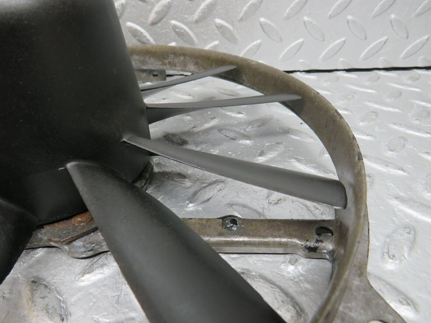 37836 Mercedes-Benz A124 320E Cabriolet Radiator Cooling Fan AEG 0005008593 170080801 1295050455