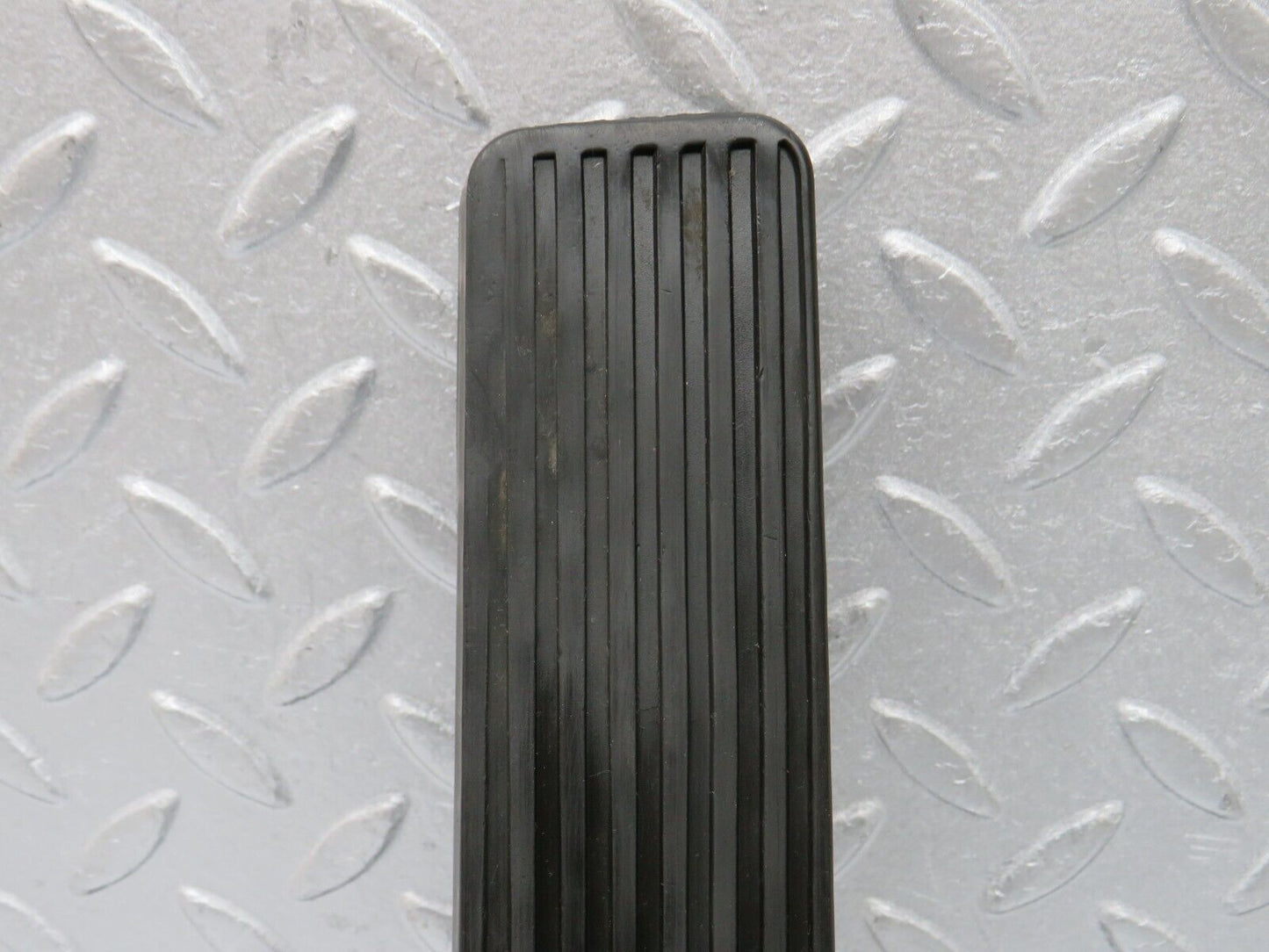 39146 Mercedes-Benz R107 500SL Coupe Accelerator Pedal With Rubber 1233010082