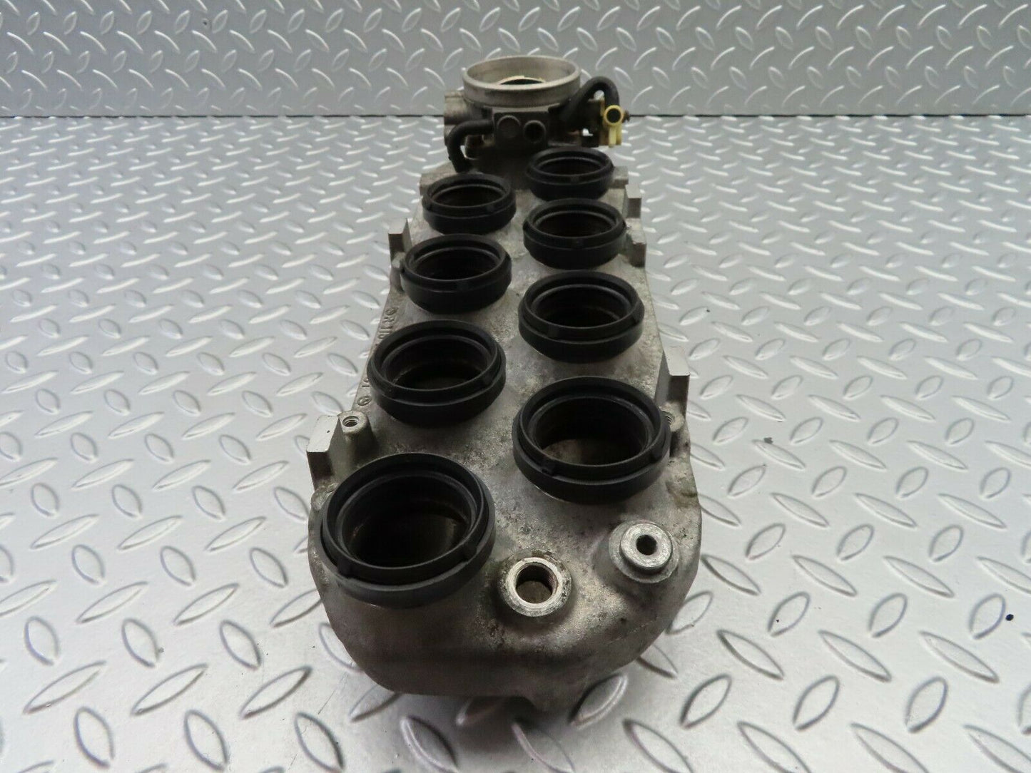 6418 Mercedes-Benz W126 380SE Lower Intake Manifold 1161415301