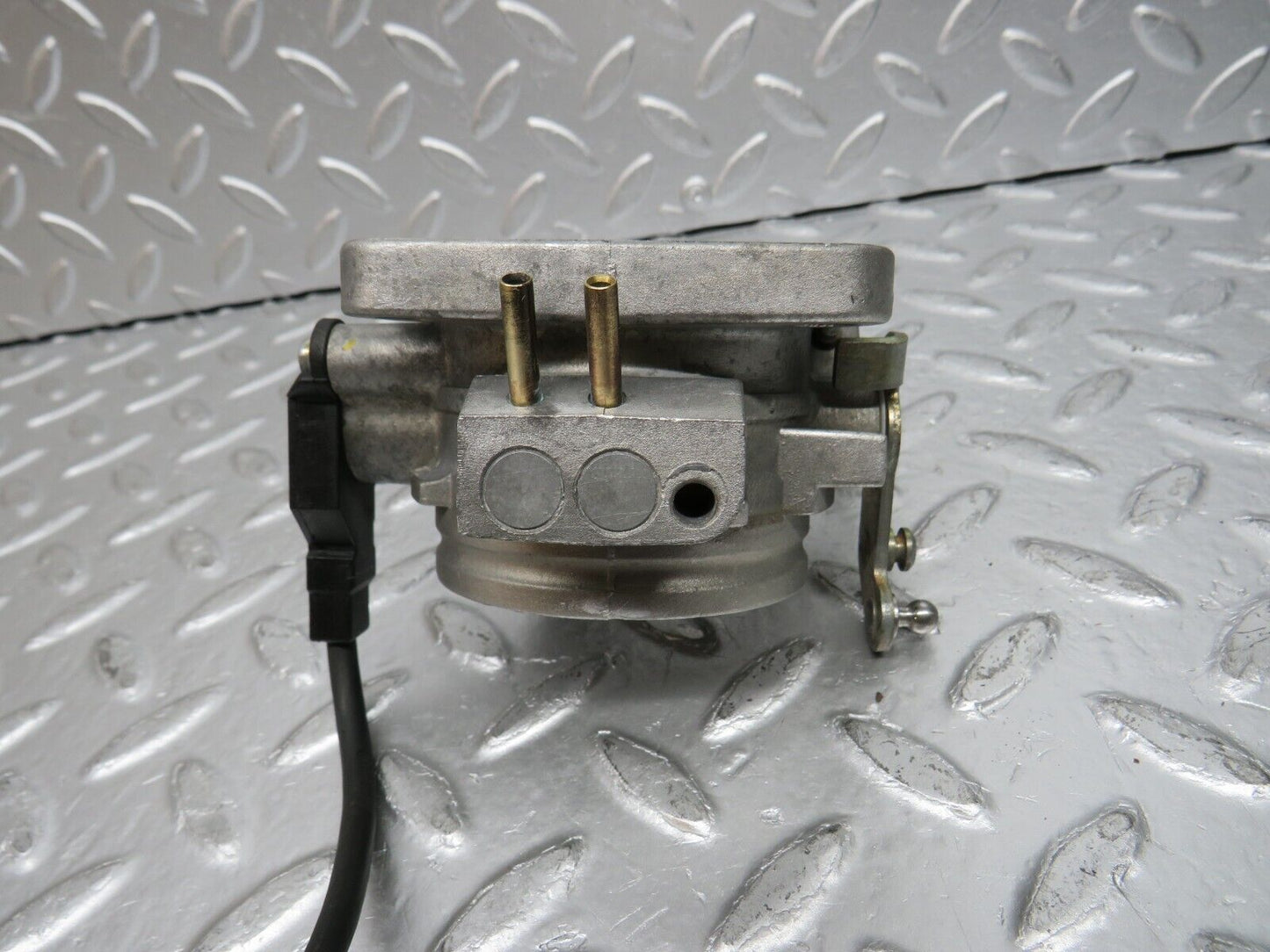 30461 Mercedes-Benz W124 230E Throttle Body Valve With Switch 0011409053