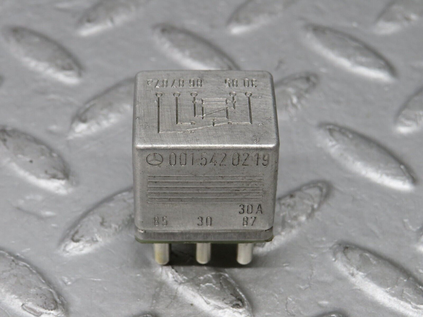 36090 Mercedes-Benz W126 420SE Multi Purpose Relay 0015420219