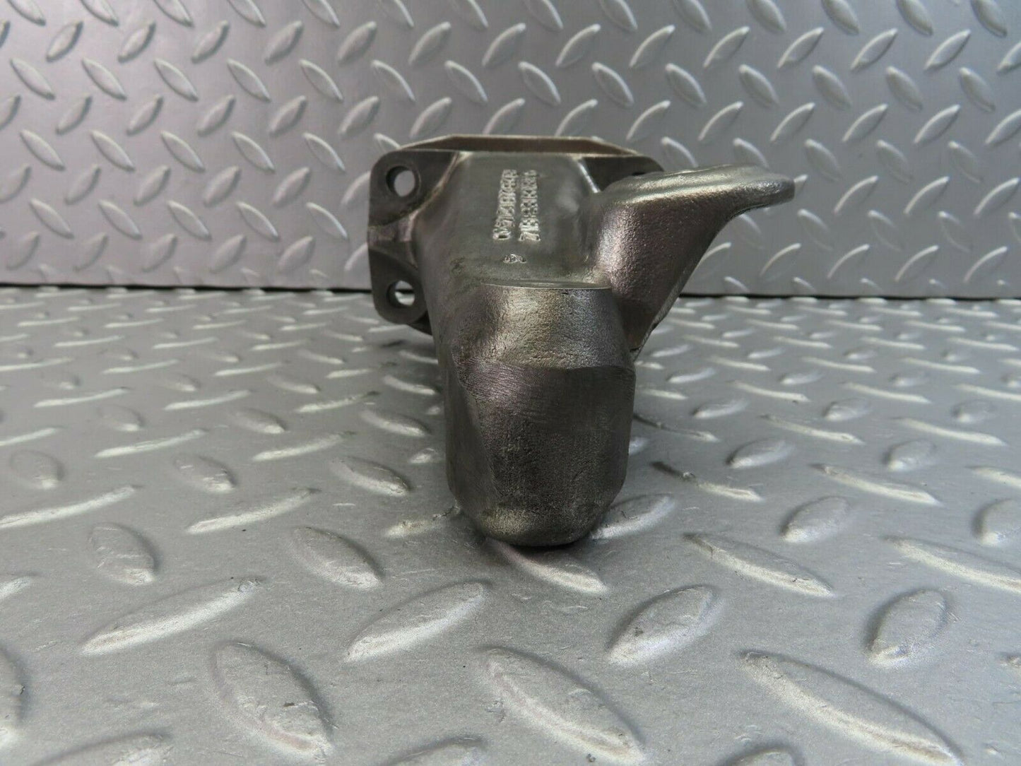 9812 Mercedes-Benz C123 280CE Coupe Engine Mount Bracket Left Side 1232230204
