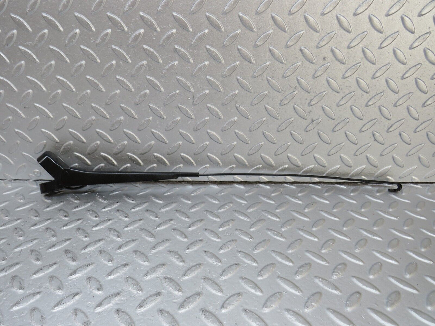 36166 Mercedes-Benz W126 420SE Windscreen Wiper Arm Right Side