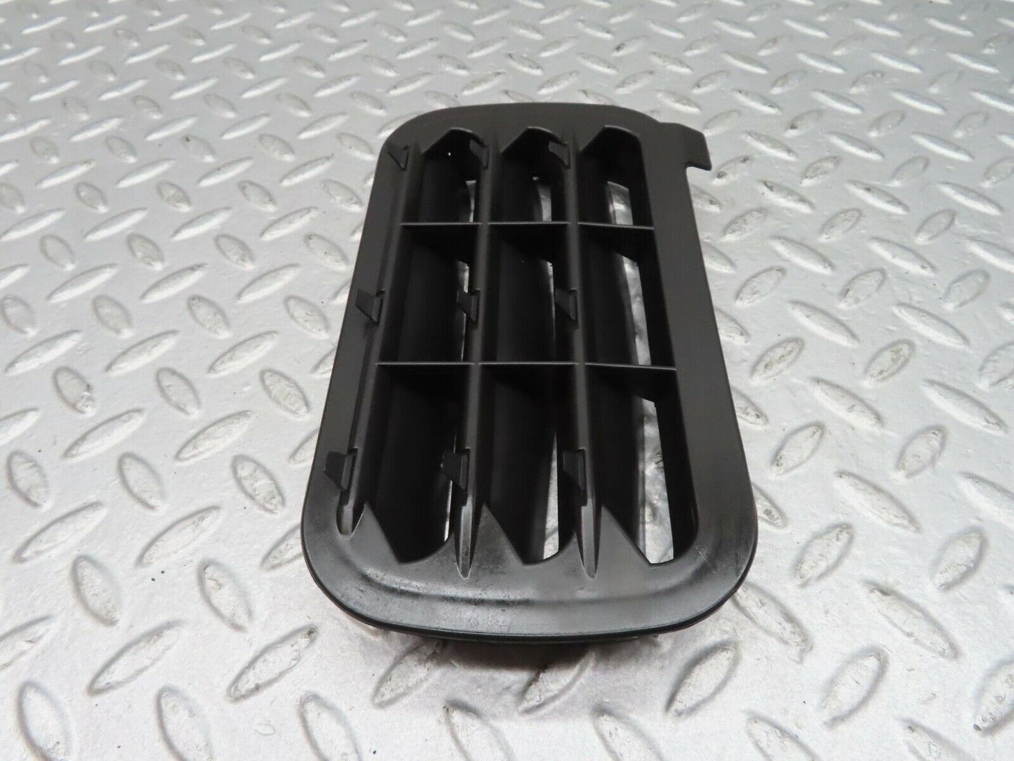 16201 Mercedes-Benz W124 260E Rear Air Intake Vent 1248370230