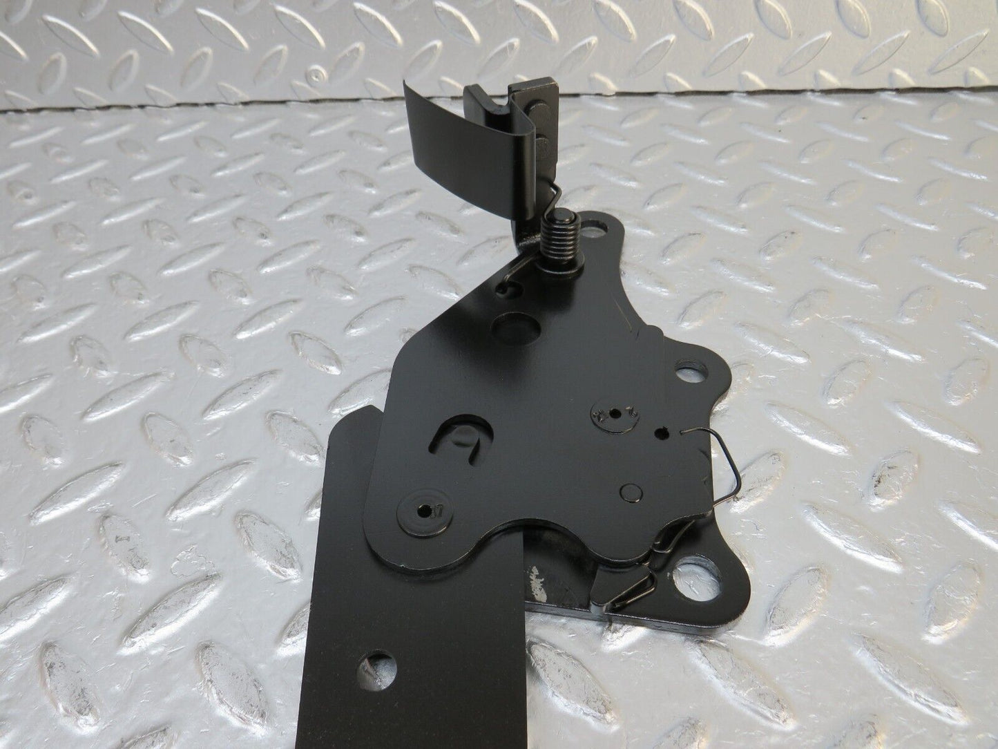 32514 Mercedes-Benz S124 300TE Wagon Rear Seat Hinge Pair