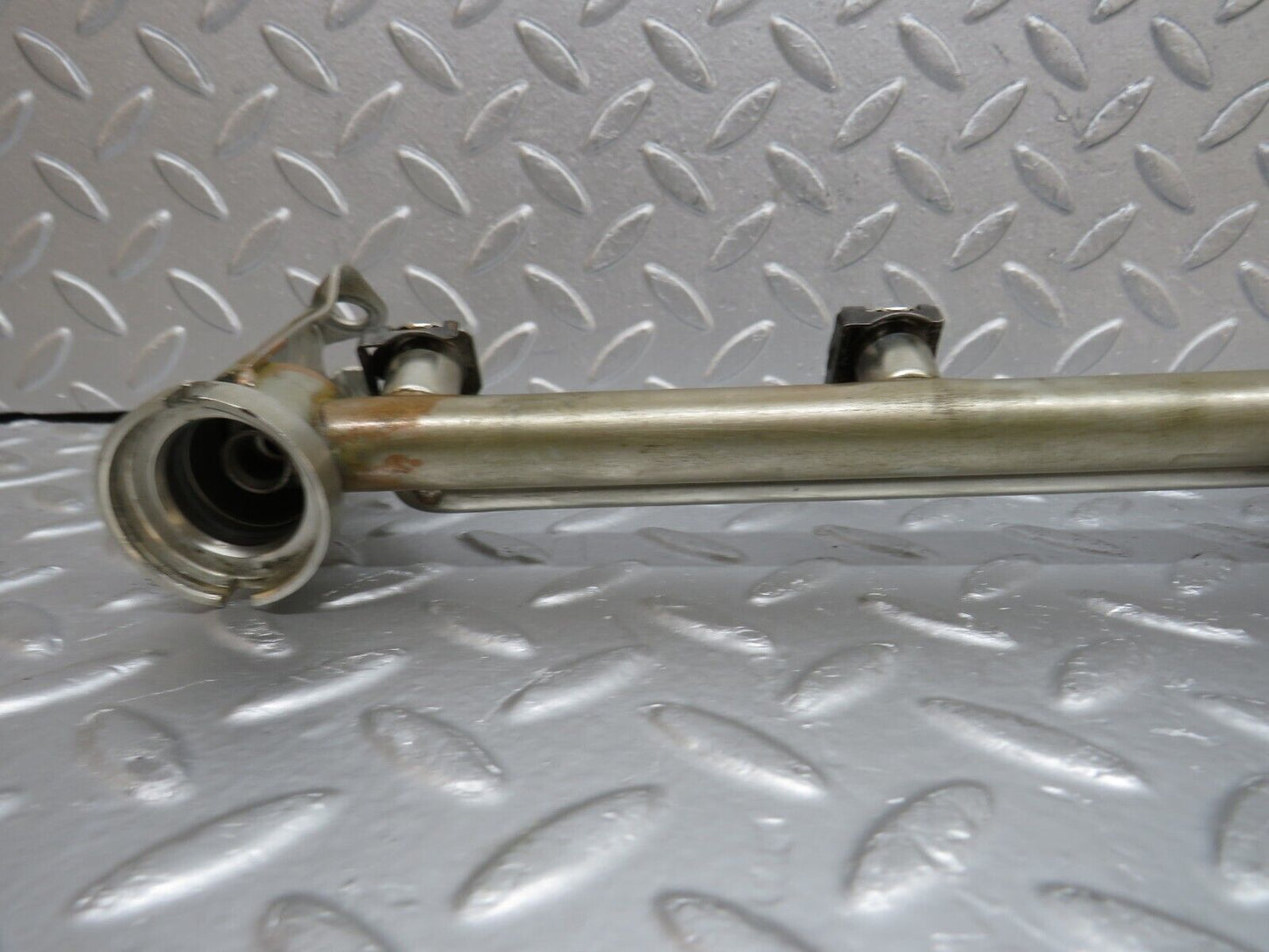 38079 Mercedes-Benz A124 320E Cabriolet Fuel Injector Rail