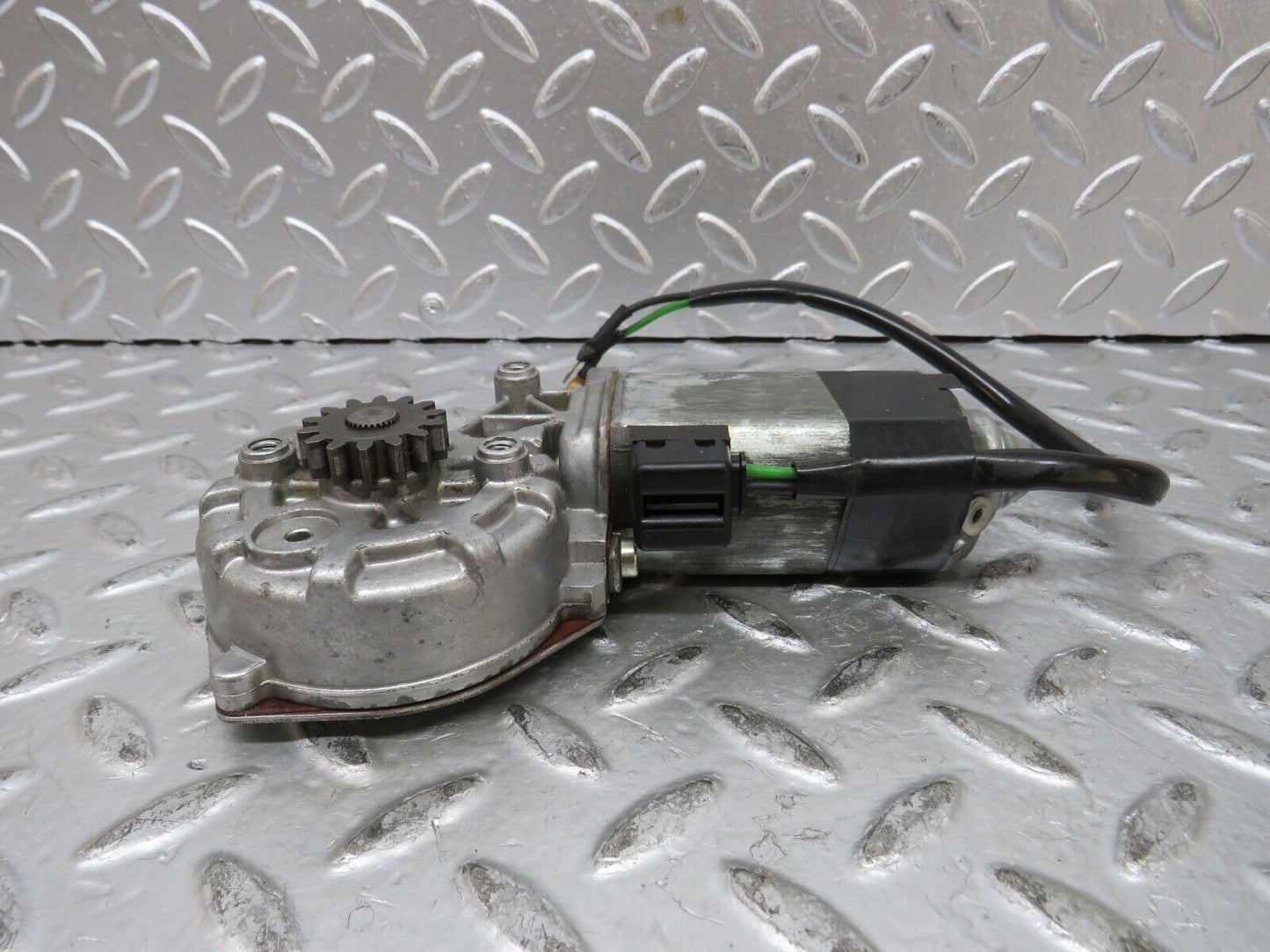 27414 Mercedes-Benz W123 280E Front Right Window Regulator Motor 0130821019