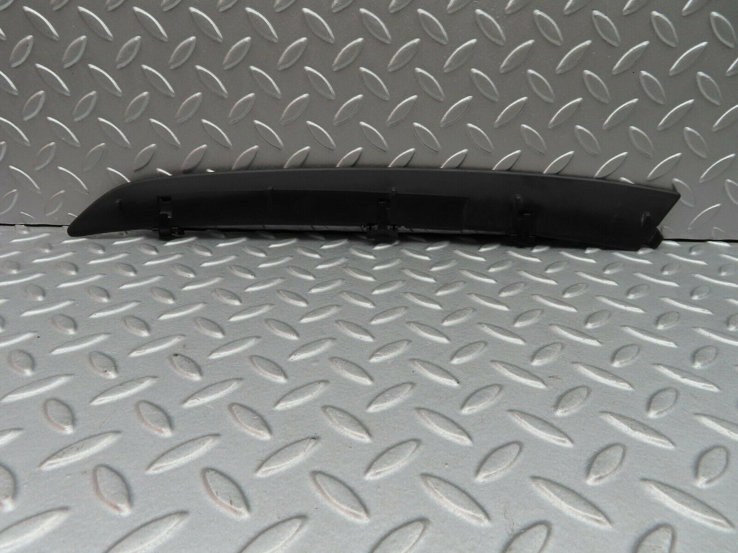 5752 Mercedes-Benz W123 200 Rear Left Plastic Moulding Trim For C Pillar