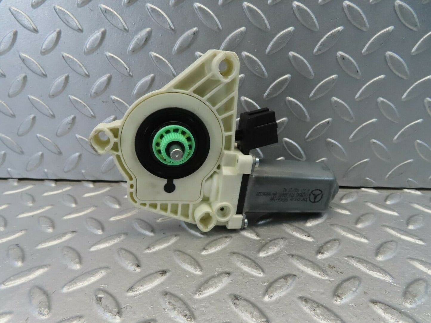 11193 Mercedes-Benz W221 S320 Front Left Door Window Regulator Motor 997456100