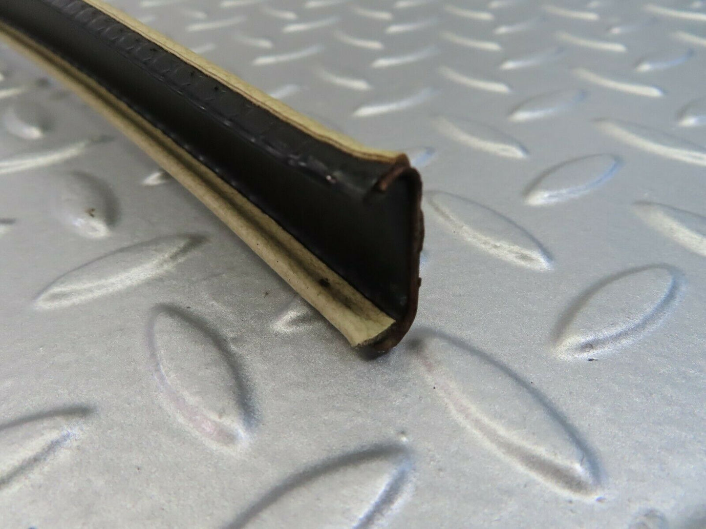 7279 Mercedes-Benz W116 450SE Front Right Door Seal Trim
