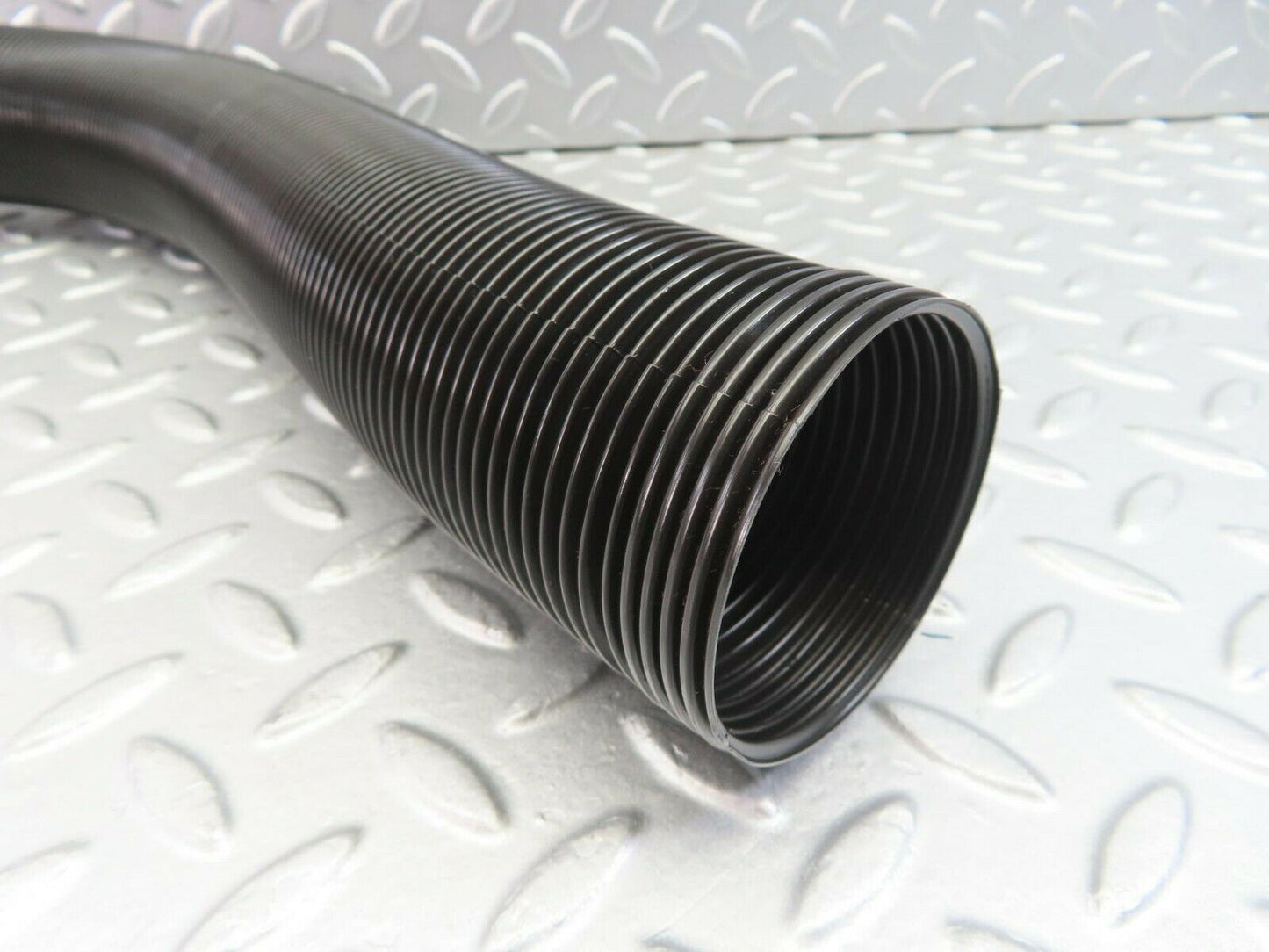 9985 Mercedes-Benz C123 230CE Coupe Air Duct Pipe Hose