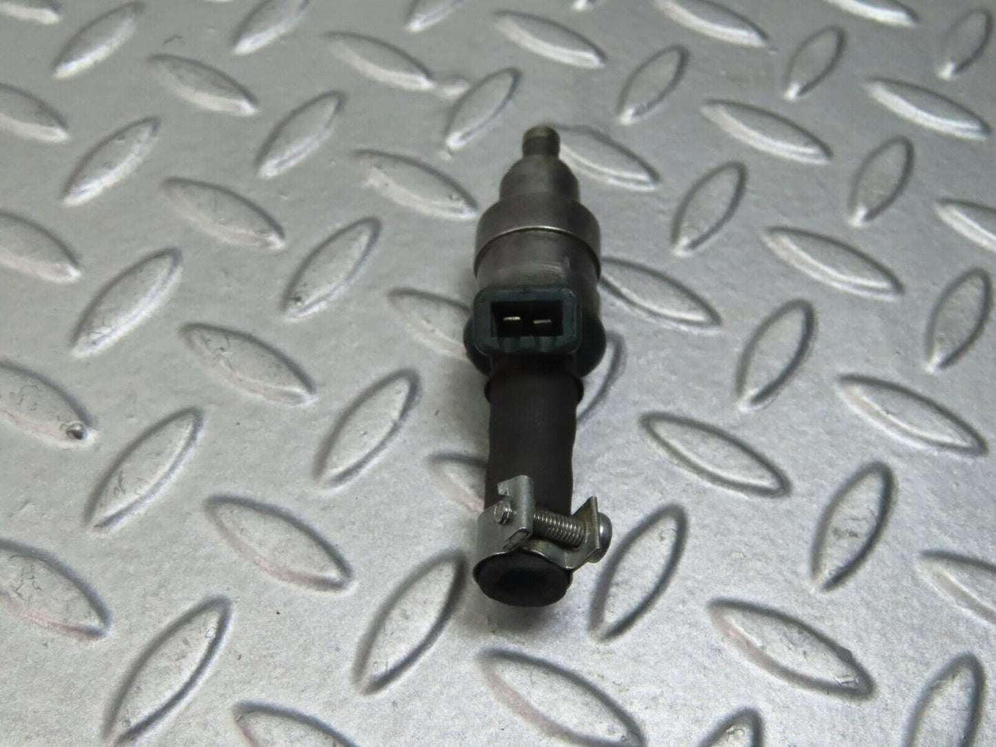 8781 Mercedes-Benz R107 Fuel Injector Bosch 0280150035