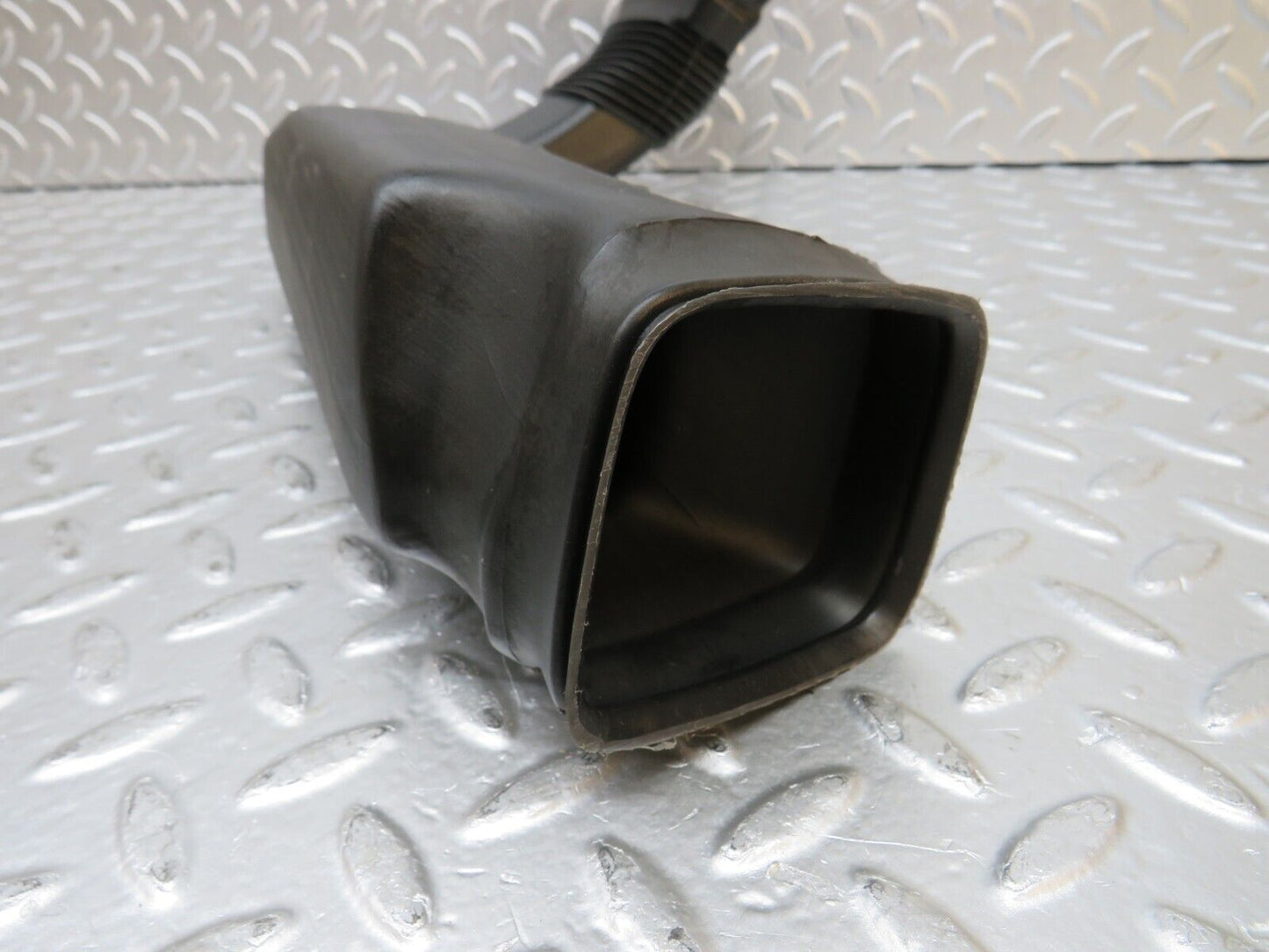 30611 Mercedes-Benz W201 190E 2.0L Air Duct Pipe Hose Left 2018310946